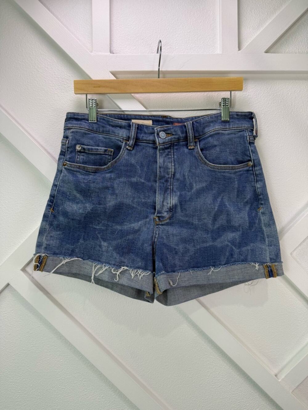 Anthropologie Pilcro Denim Shorts Cuffed Raw Hem Distressed Mid Rise Size 30 - Picture 1 of 12
